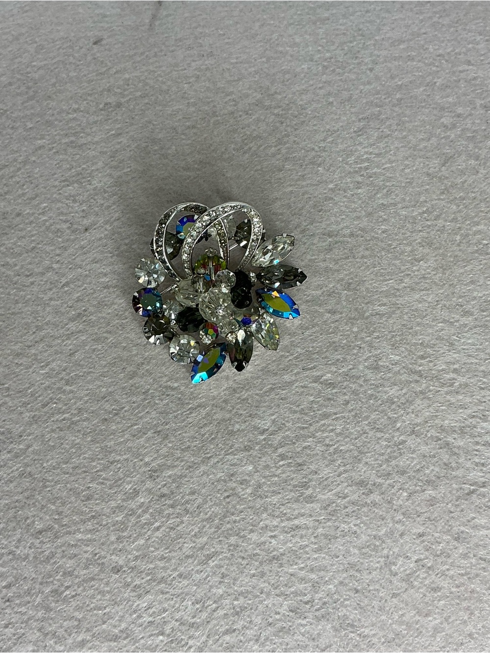 2262 -Mid-Century 1970-1980 Avon Aurora Borealis and Clear Crystal Floral Brooch - Picture 6 of 16